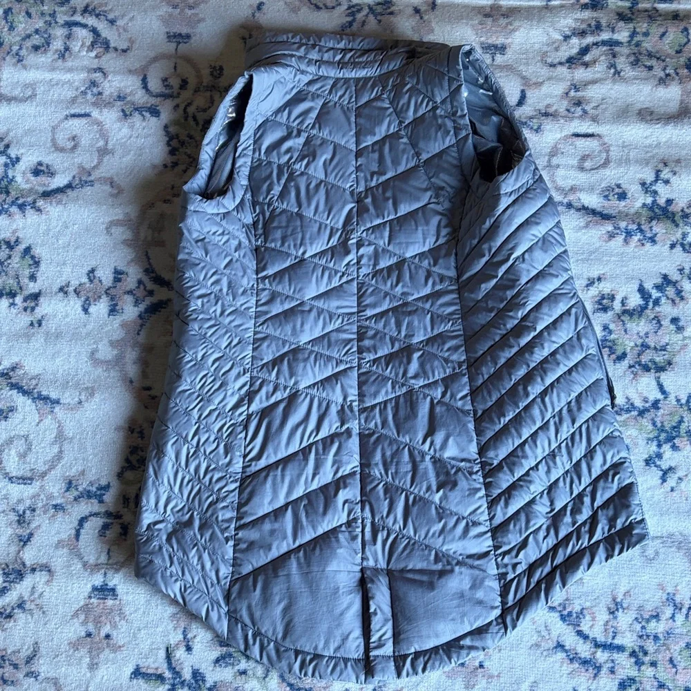 Columbia Women's Quilted Gray Vest - Picture 5 of 5